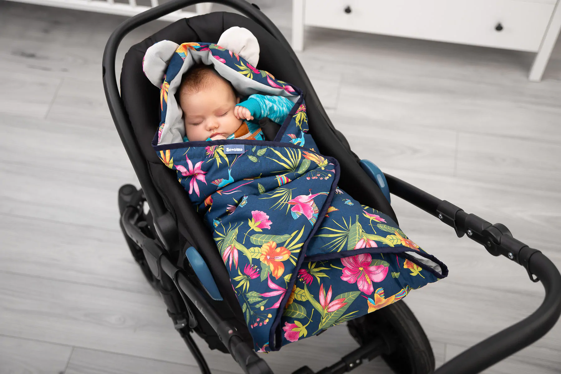 Otulacz do fotelika 90x90 cm Velvet Koliber Granatowy Otulacz_do_fotelika_Velvet_Koliber_granatowy5