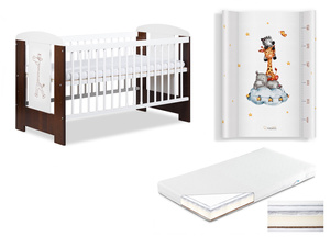 Łóżeczko drewniane 120x60 z Materacem z Przewijakiem Białe Orzech SAFARI ŻYRAFKA